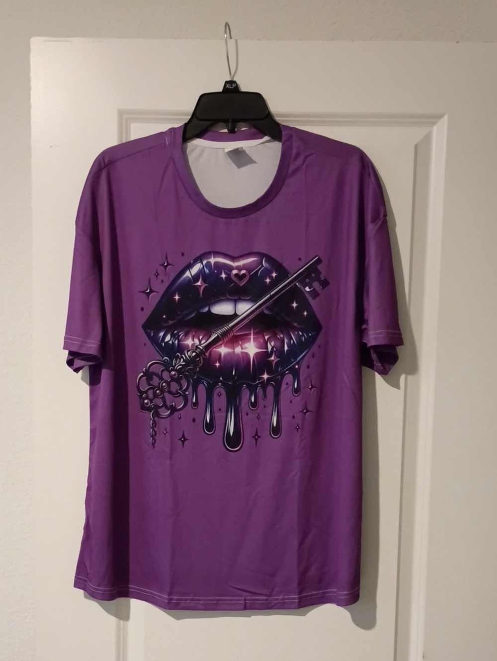 Purple Graphic Tee with Key-and-Lips With Earrings New